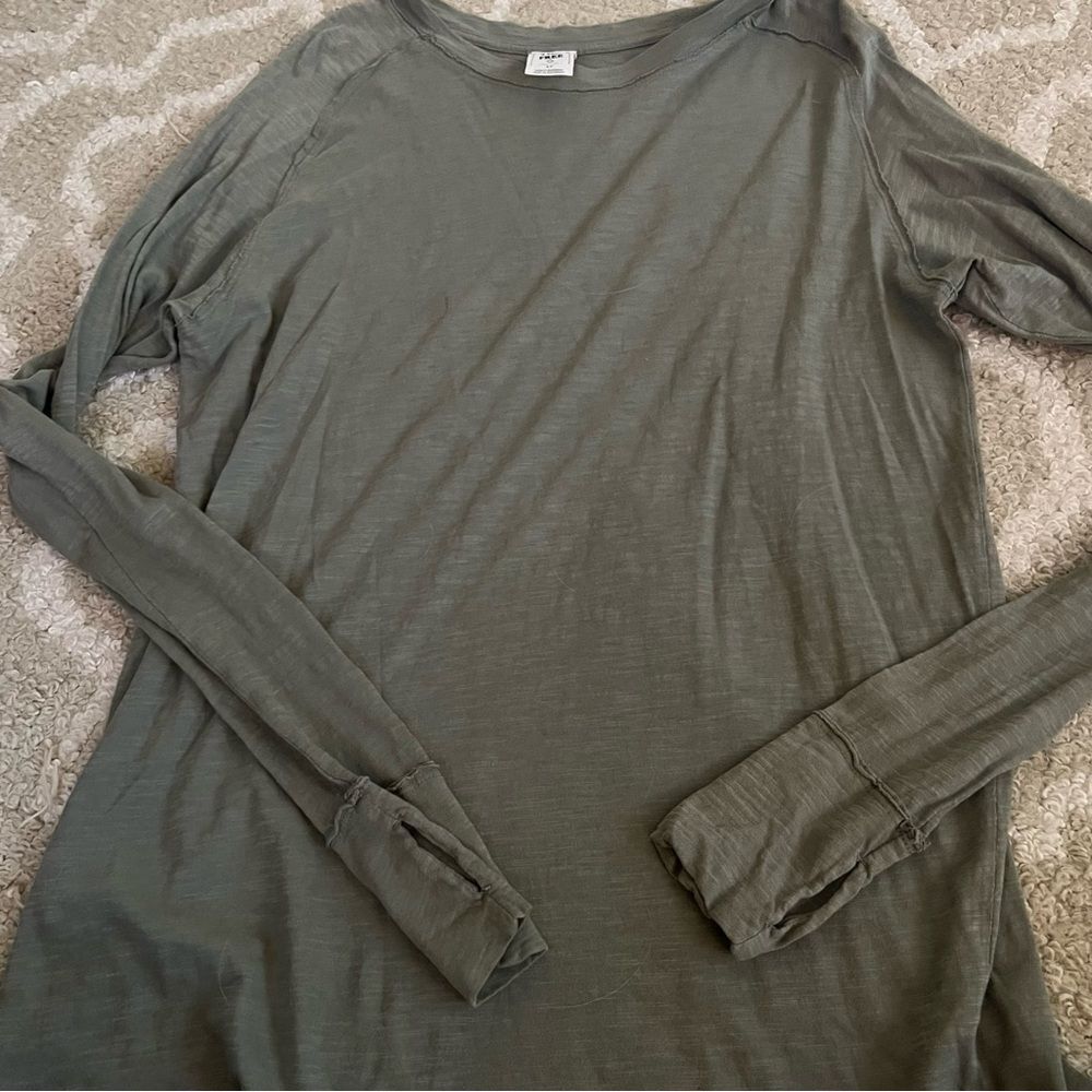 Free people size S Green Crew Neck Long Sleeve Fitted T-Shirt